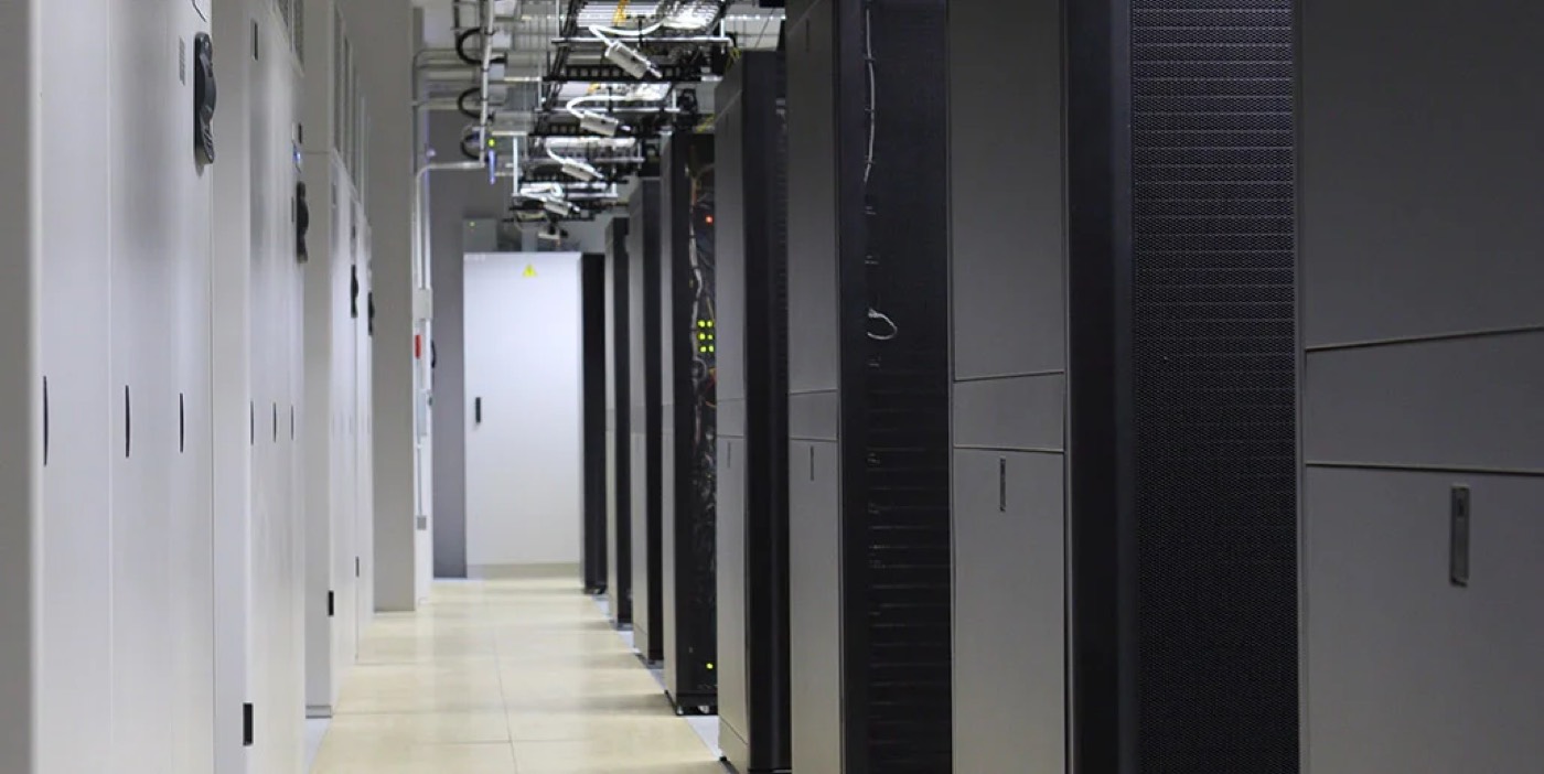 Een datacenter met serverracks